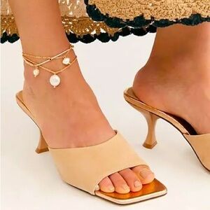 NWOT JEFFREY CAMPBELL X FP Mr. Big Heels Beige 10